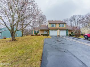 47 Glenbrook Ct, Clifton Park, NY 12065