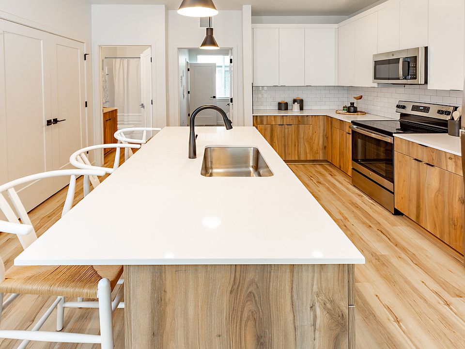 Towns at River's Edge - Kitchen Island