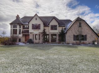 933 Skyevale Dr NE, Ada, MI 49301