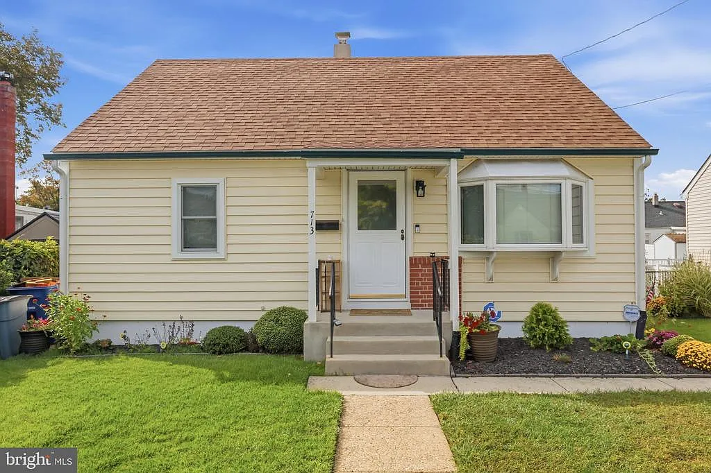 3 bed, 1.0 bath, 1170 sqft, $2,500 — Photo 1