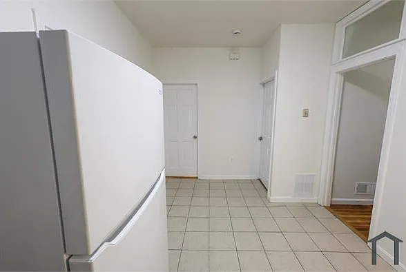 4 bed, 1250 sqft, $3,300 — Photo 2