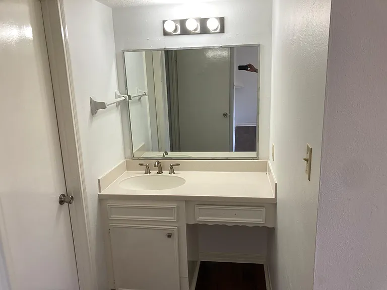 2108 N Austin Ave — Photo 10