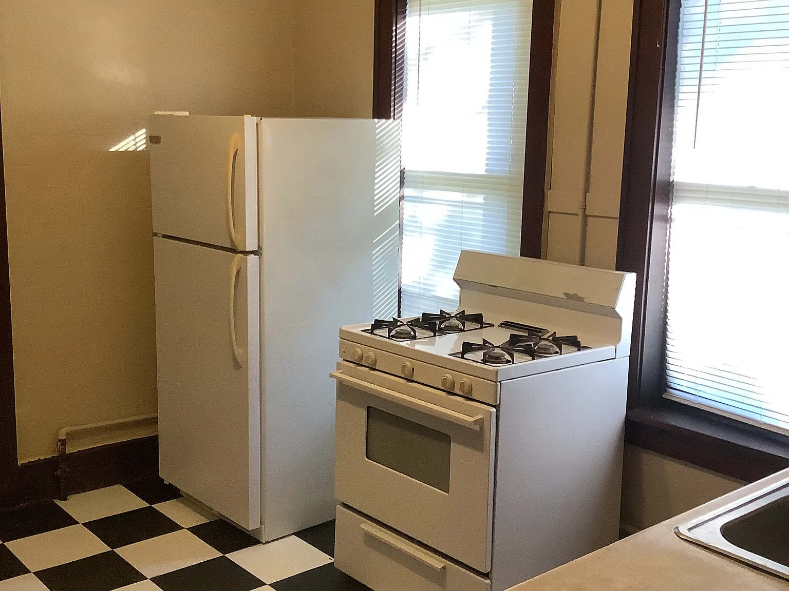 2 bed, 1000 sqft, $900 — Photo 4