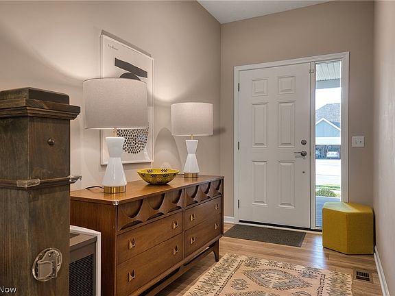 5th image of 3478 Crandall Ave