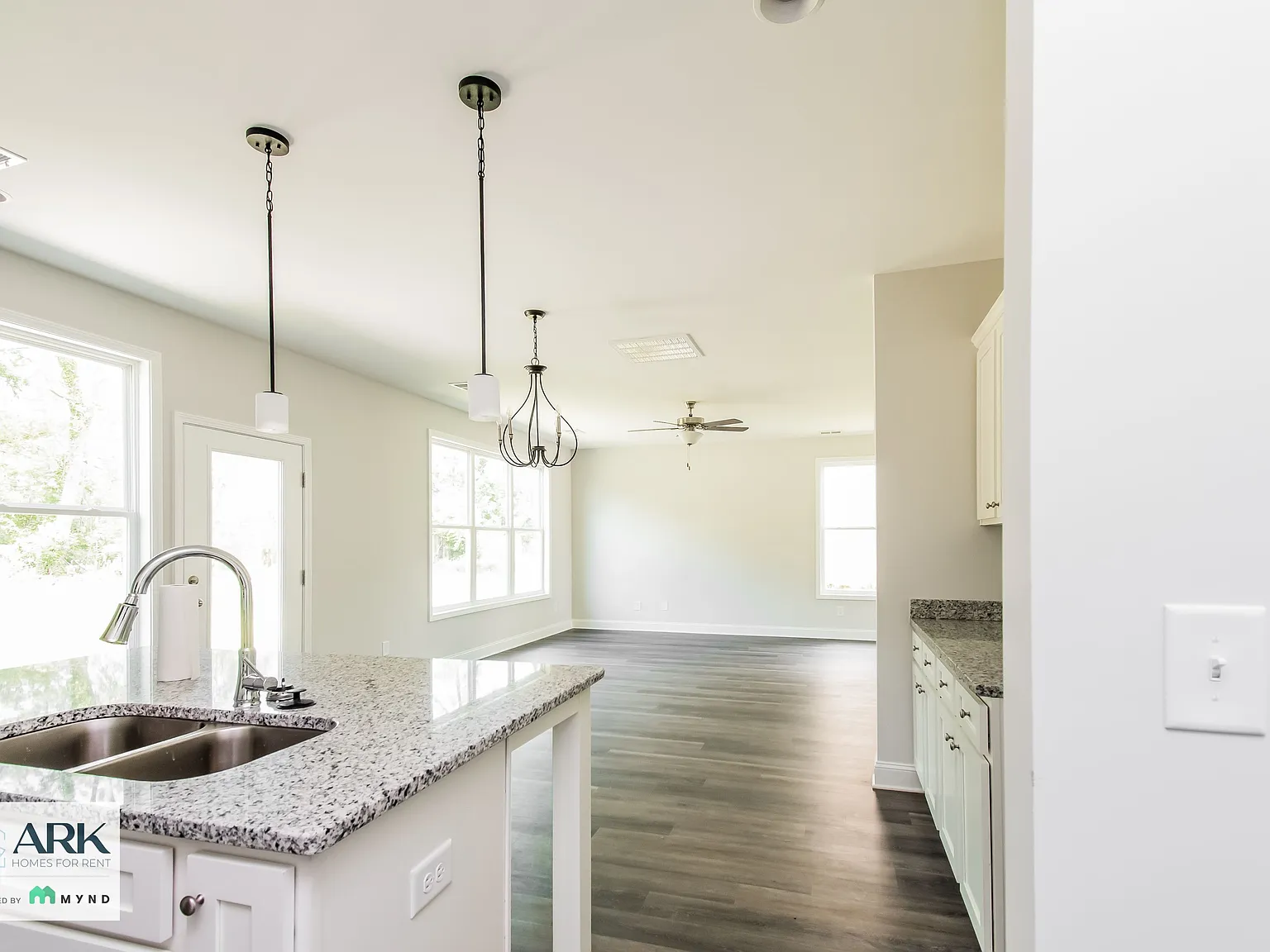 5 bed, 3.0 bath, 2325 sqft, $2,215 — Photo 4