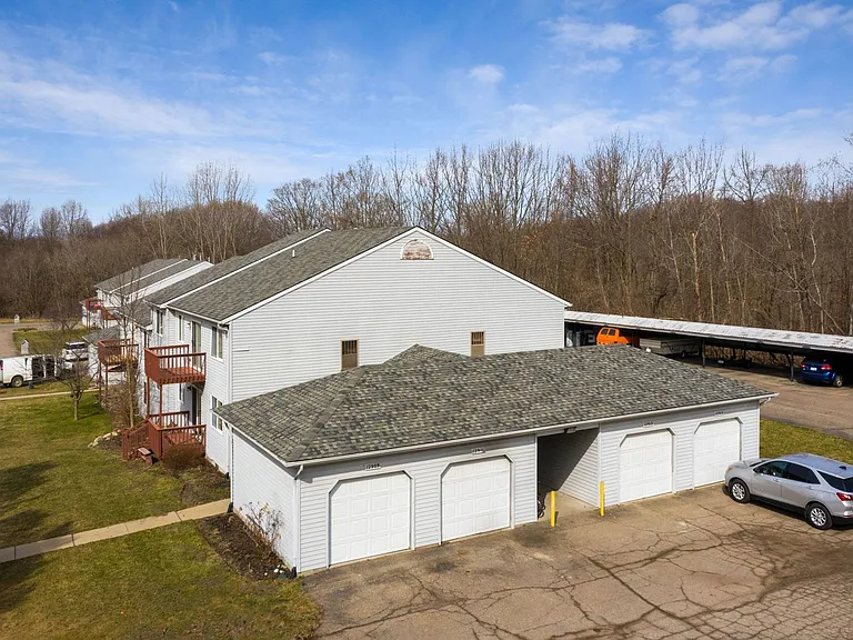 Creekside at Fenton Heights — Photo 43
