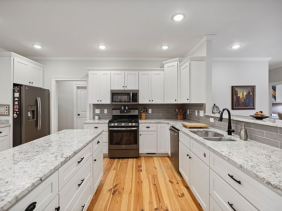 5th image of 247 Headwater Dr