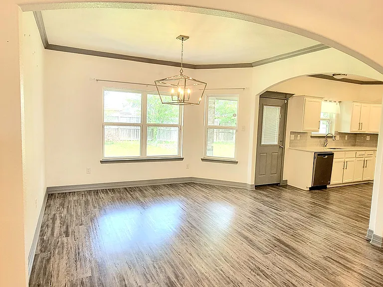 807 Holliday Dr — Photo 8