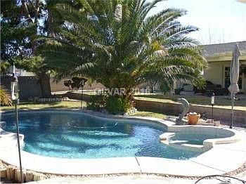 2nd image of 4544 Emerald Ave