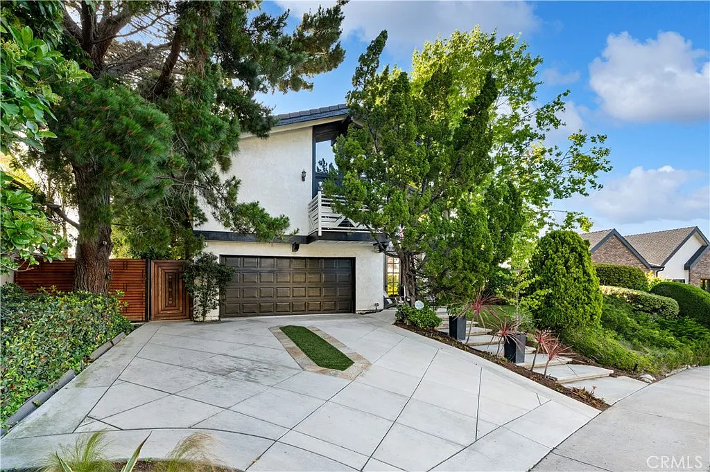 4 bed, 2.5 bath, 2449 sqft, $14,000 — Photo 3
