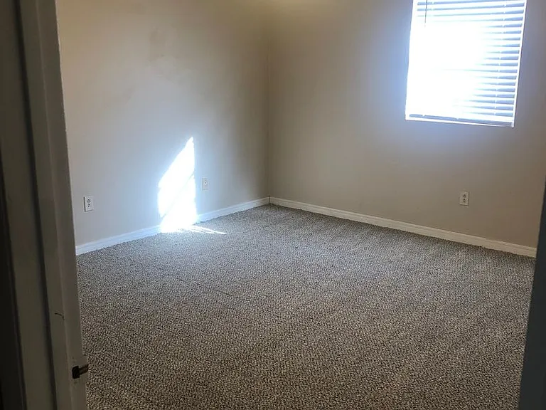 7401 Holyoke Trl — Photo 11