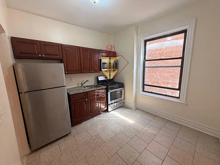 4530 Park Ave #11 — Photo 2