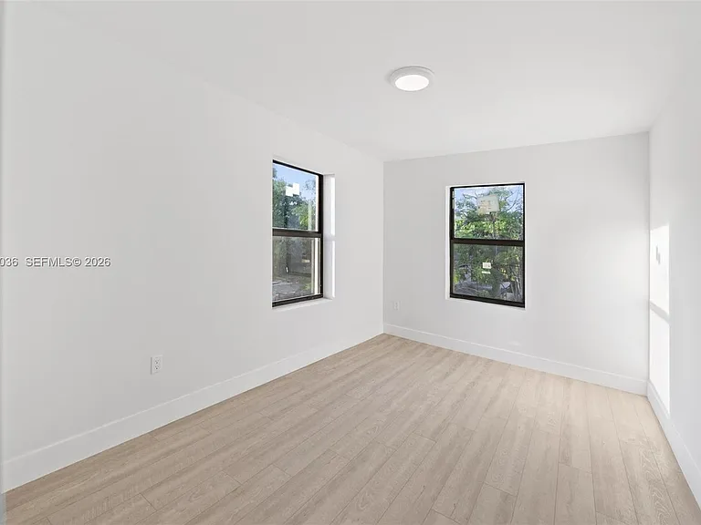 1721 SW 13th St #4 — Photo 9