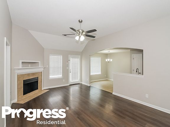 4th image of 8879 Versilia Ave