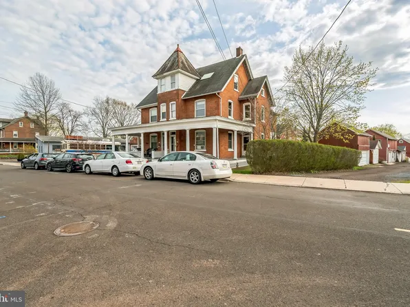 412 W Market St, Perkasie, PA 18944