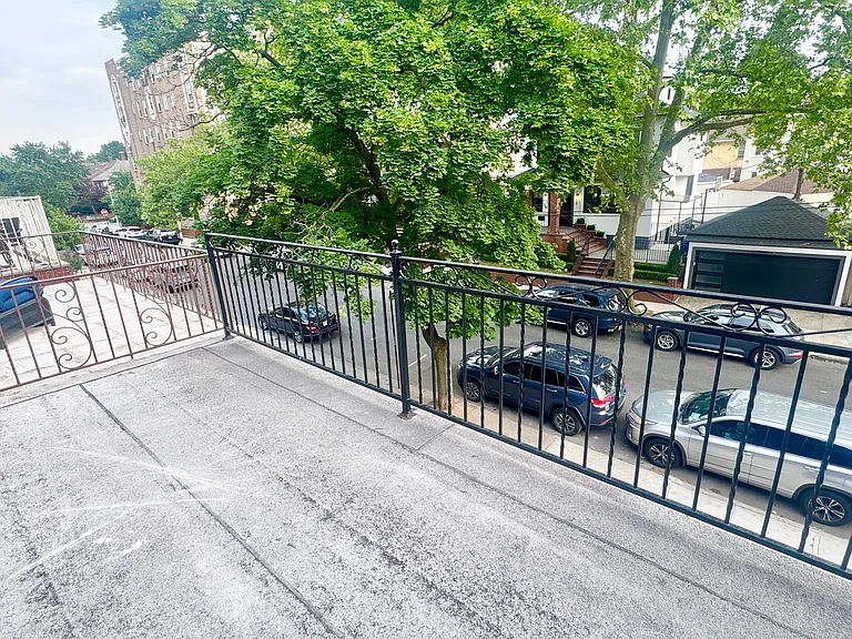 92nd St — Photo 10