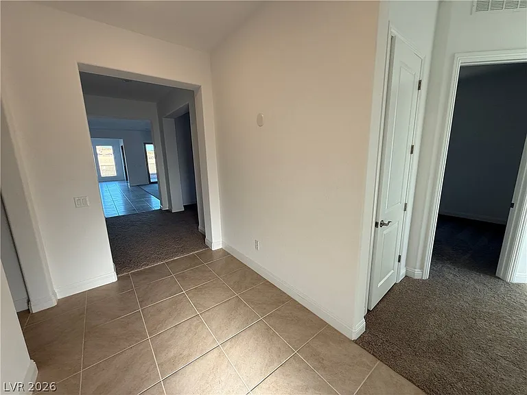 162 Sun Glaze Ave — Photo 5