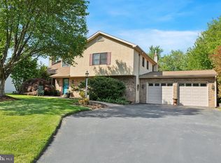 1332 Barton Dr, Fort Washington, PA 19034