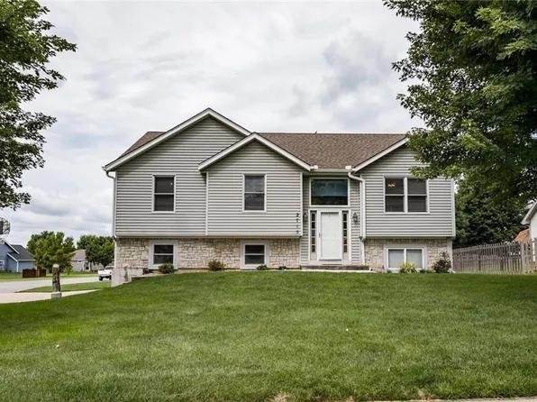 2715 Stratton Dr, Eudora, KS 66025