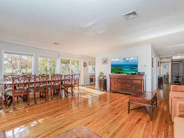 20 Signal Hill Road image 6 of 44