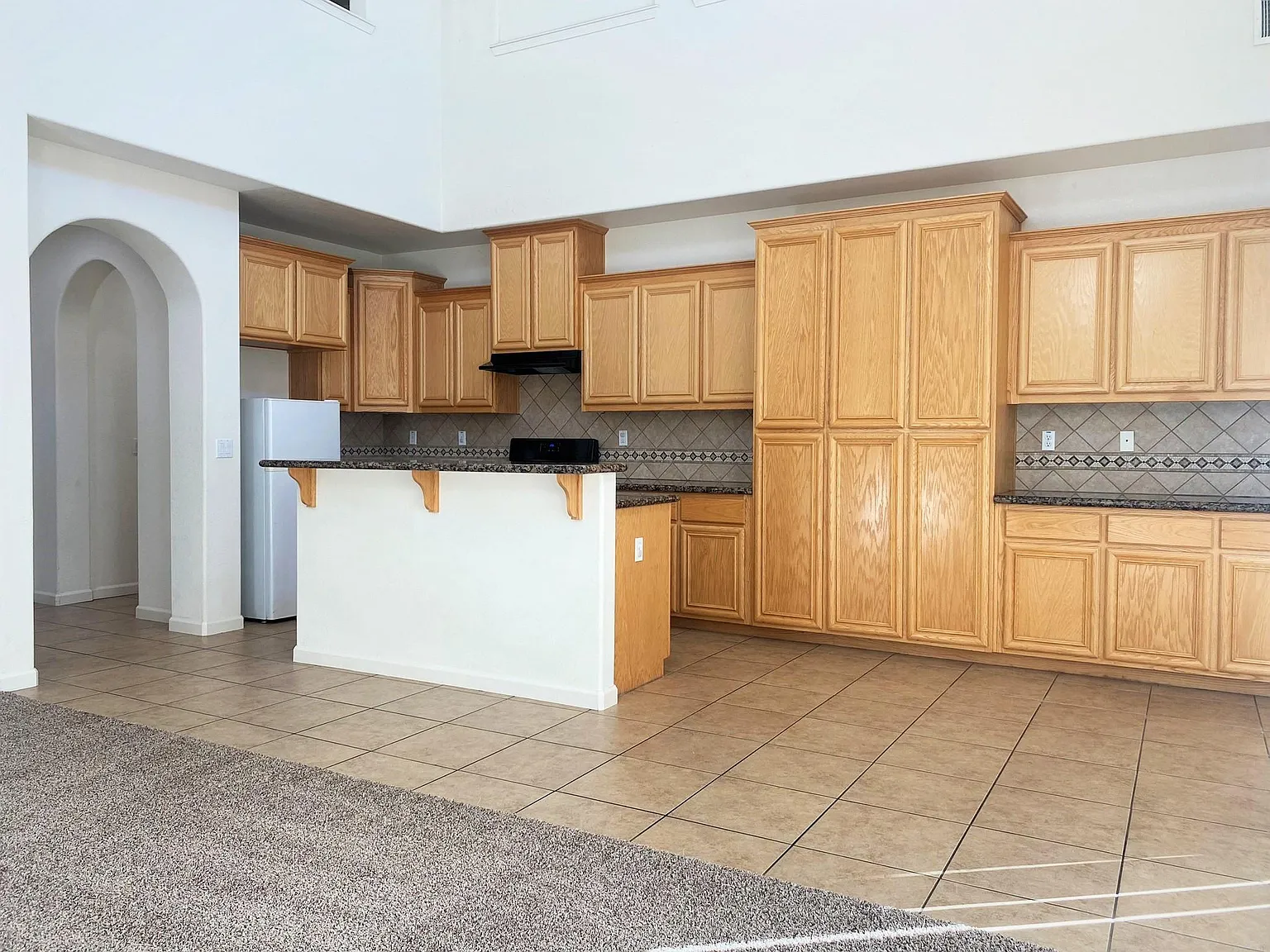 3 bed, 2.5 bath, 2300 sqft, $2,350 — Photo 3