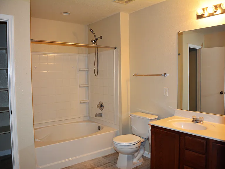 4616 Woodstock Dr — Photo 17