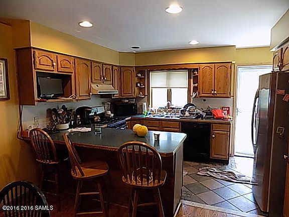 3rd image of 4 Lynn Ave