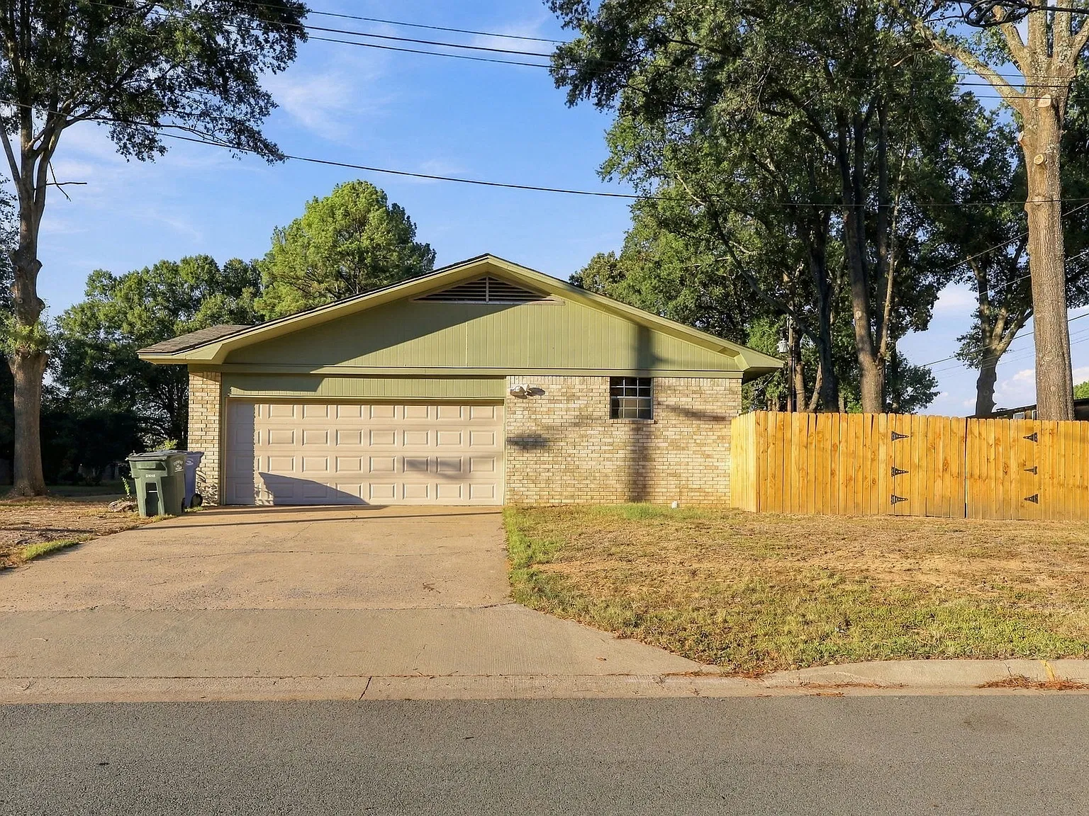 608 S Baridon St — Photo 4