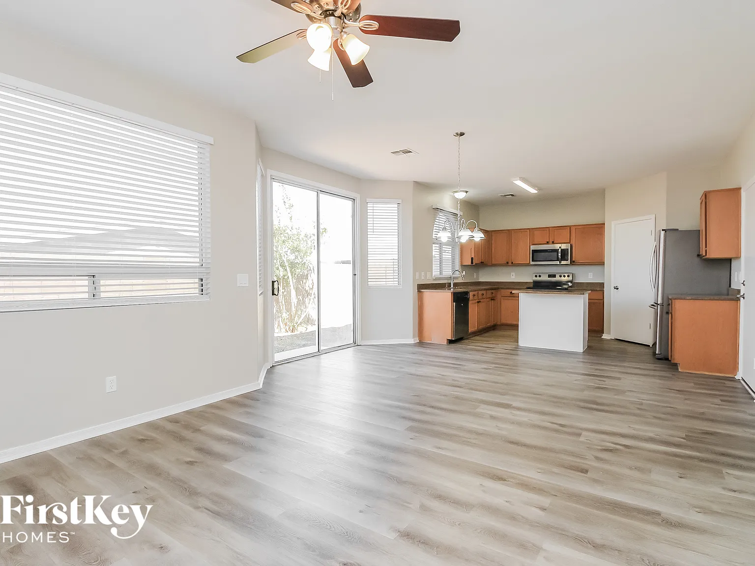3 bed, 2.5 bath, 1434 sqft, $2,105 — Photo 2