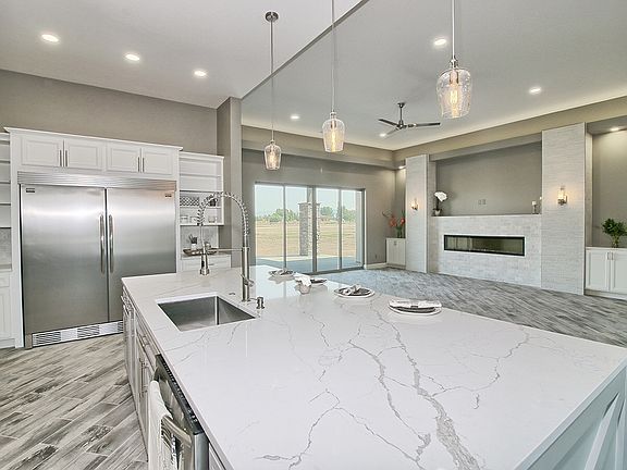 3rd image of 1357 Kiva Dr