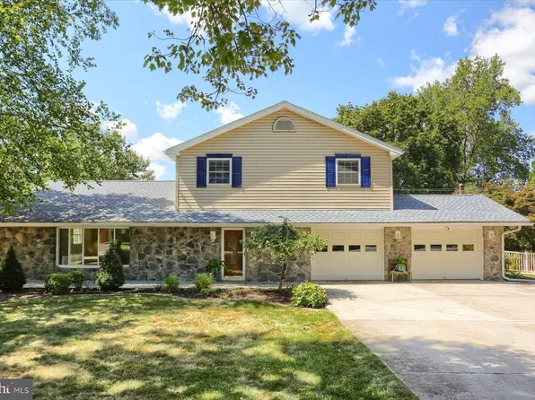 100 Wedgewood Cir, Etters, PA 17319