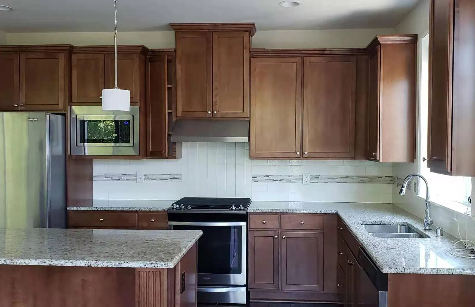 3 bed, 2.5 bath, 2463 sqft, $4,100 — Photo 2