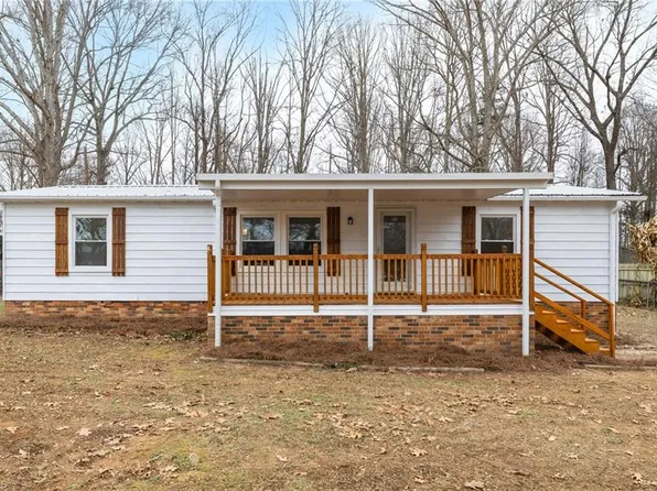 7256 Birch Dr, Randleman, NC 27317