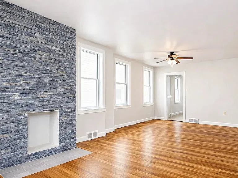 2 bed, 925 sqft, $1,699 — Photo 2