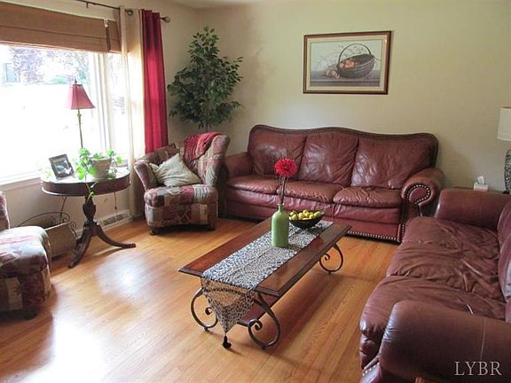 2nd image of 401 Woodway Dr