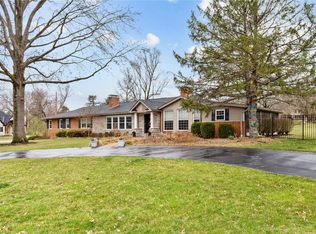 8 Spoede Ln, Saint Louis, MO 63141