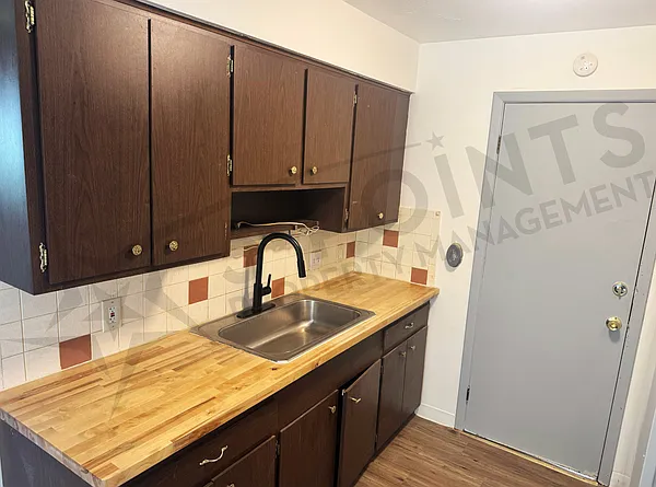 927 E 216th St #1 — Photo 4