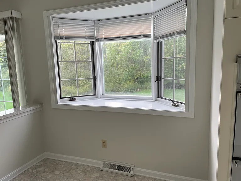 245 Greenview Dr — Photo 1