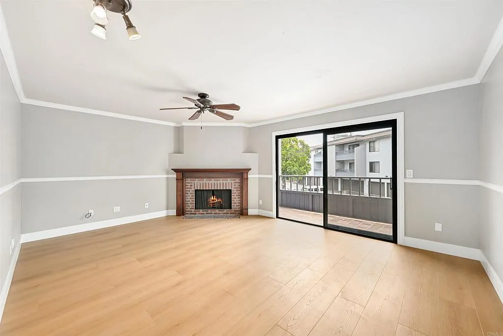 2 bed, 2.0 bath, 951 sqft, $3,100 — Photo 2