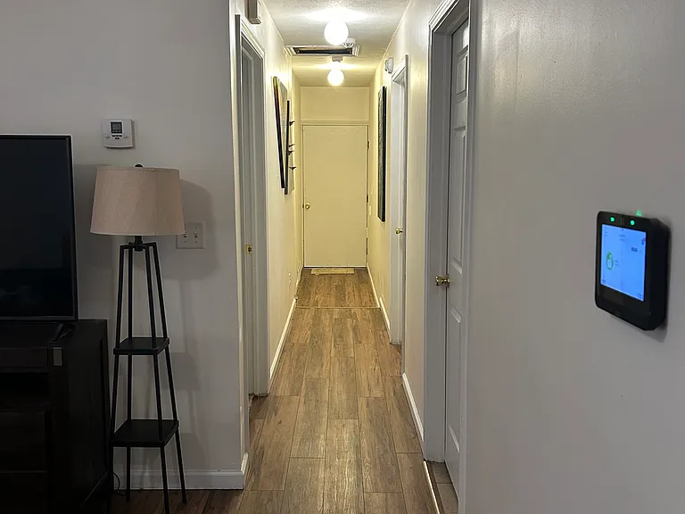 944 Hudson Rd — Photo 3