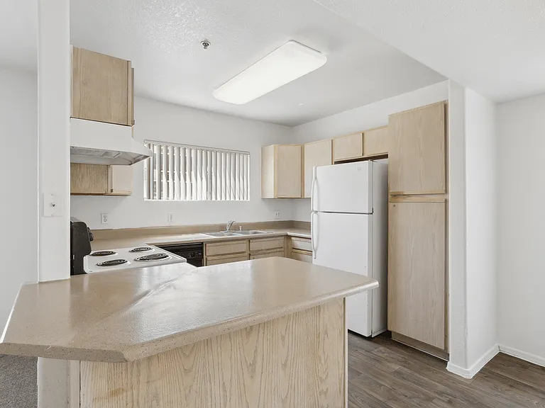 The Village at Sun Valley Apartments — Photo 28