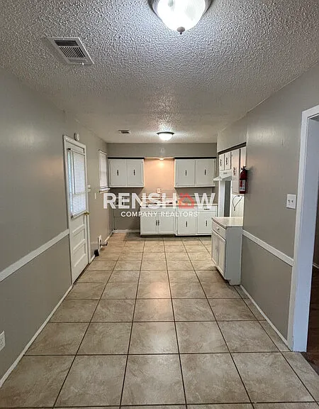3149 University St — Photo 2