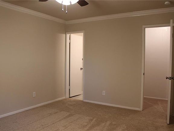 5th image of 4313 Thicket Dr