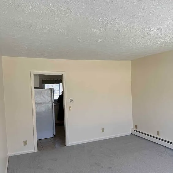 736 Charlotte Ave NW — Photo 5