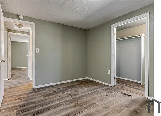 4 bed, $1,300 — Photo 2