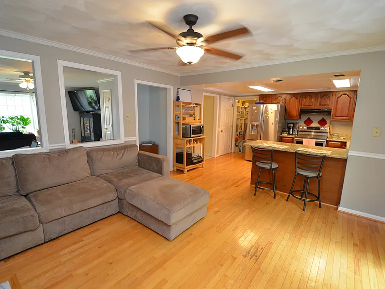 1527 Snug Harbor Rd — Photo 13