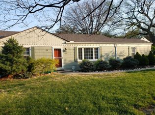 2215 Somerset Dr, Prairie Village, KS 66206