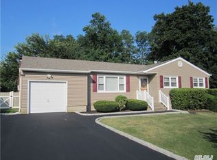 152 Broad Ave, Riverhead, NY 11901