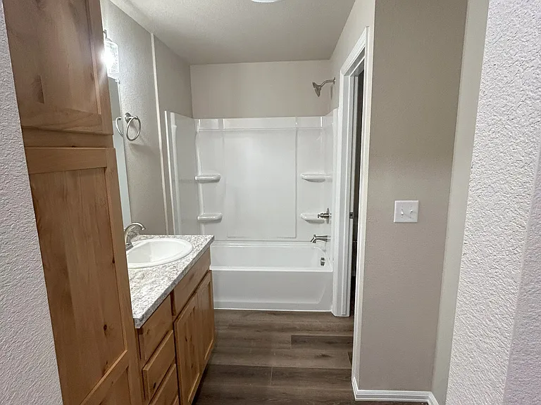 Pelican Bluff Apartments — Photo 31