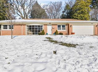 2019 Greenbriar Rd, Leland Grove, IL 62704